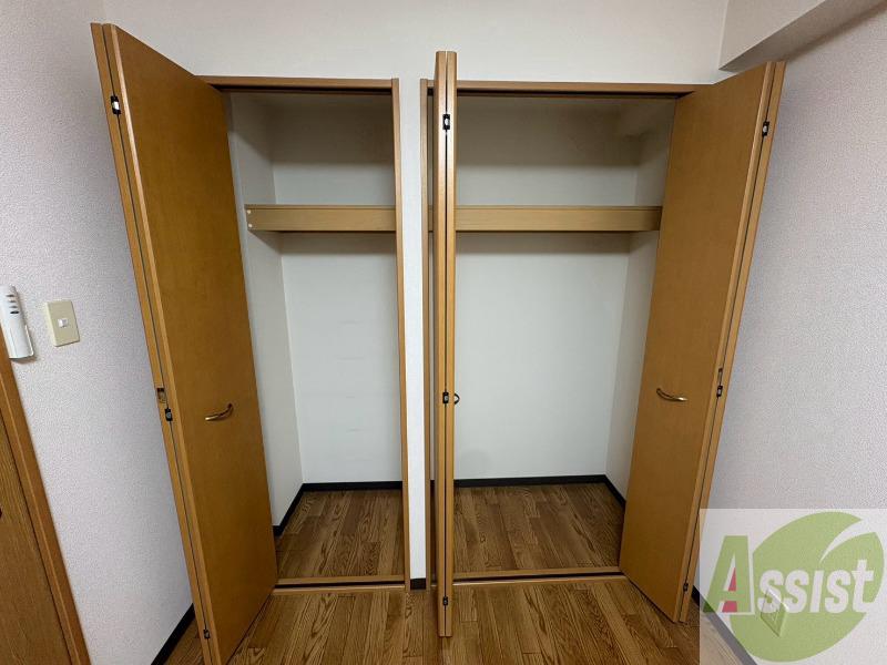 収納　クローゼットは奥行きもあり、荷物が多い方でも安心です。