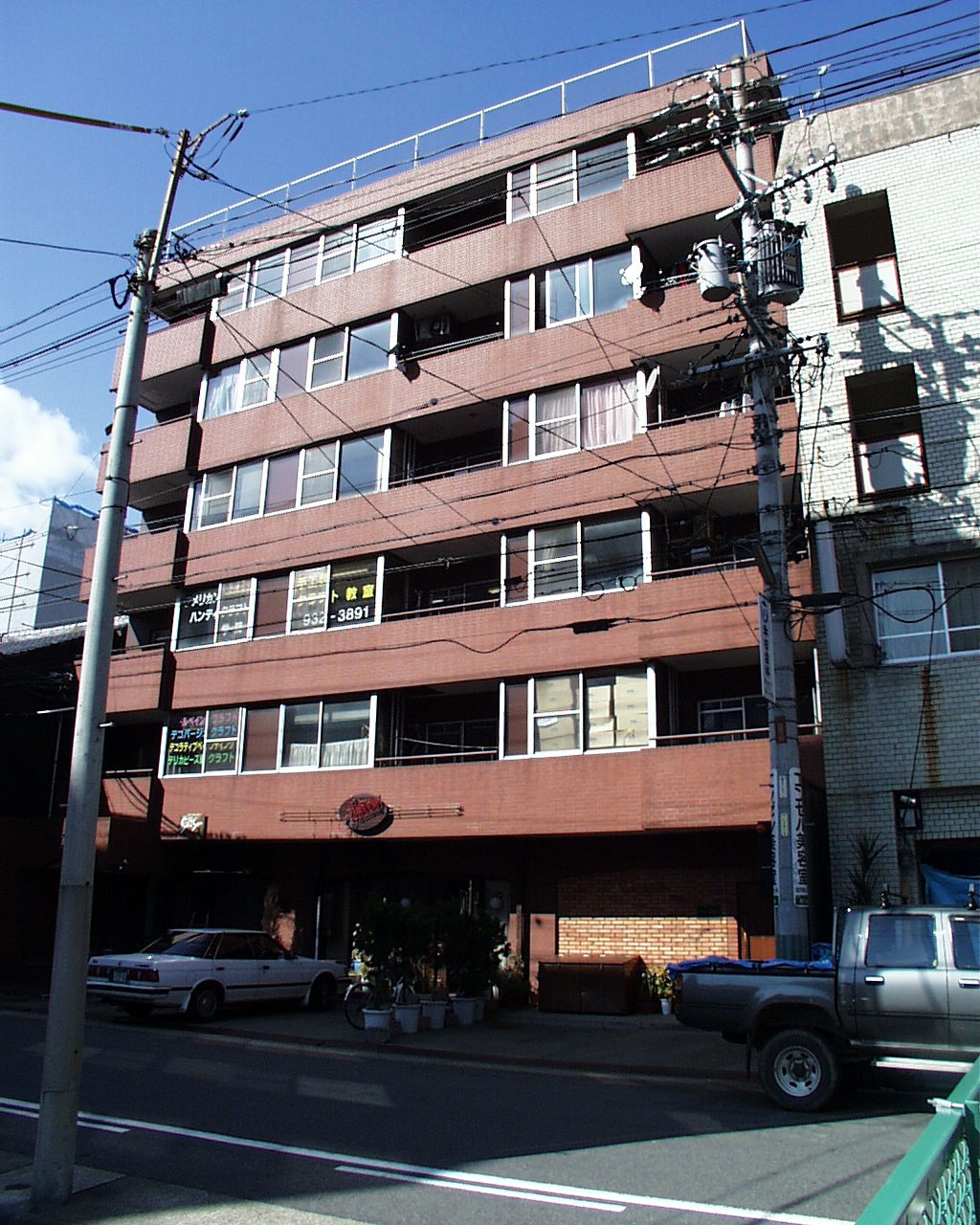名古屋市東区泉のマンションの建物外観