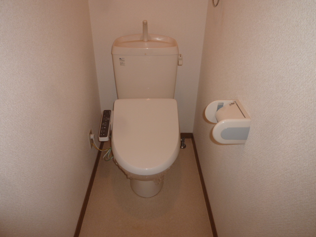 トイレ　温水洗浄便座設置致します。