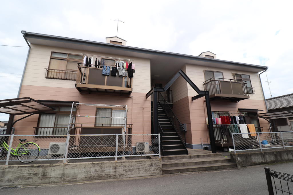 建物外観　キレイな2階建てです！