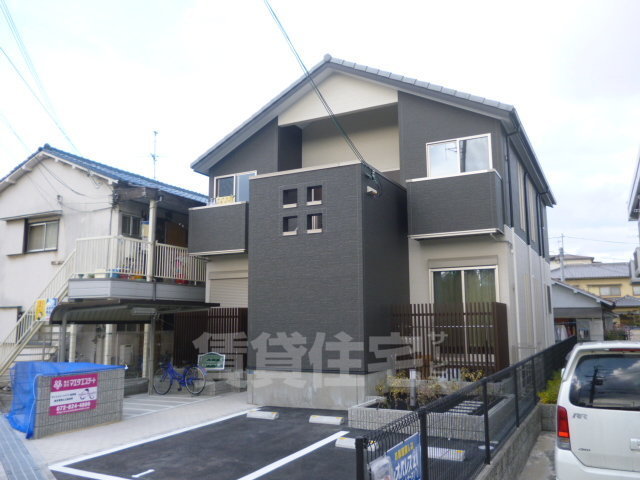 茨木市庄のアパートの建物外観