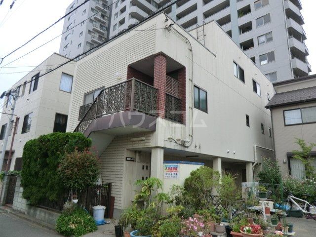 横浜市鶴見区生麦のマンションの建物外観