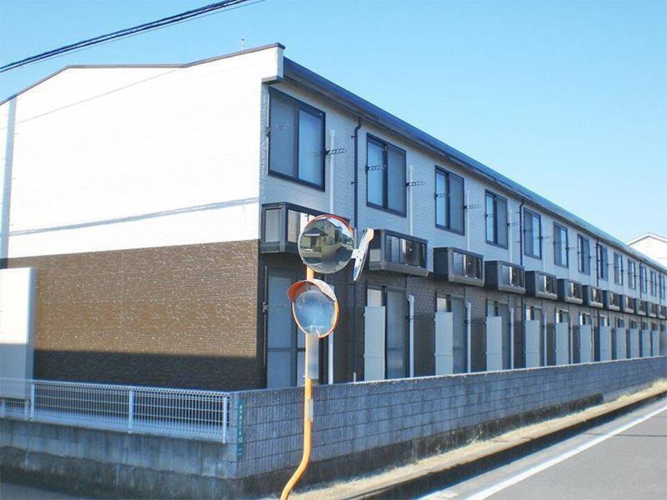 【松山市余戸東のアパートの建物外観】