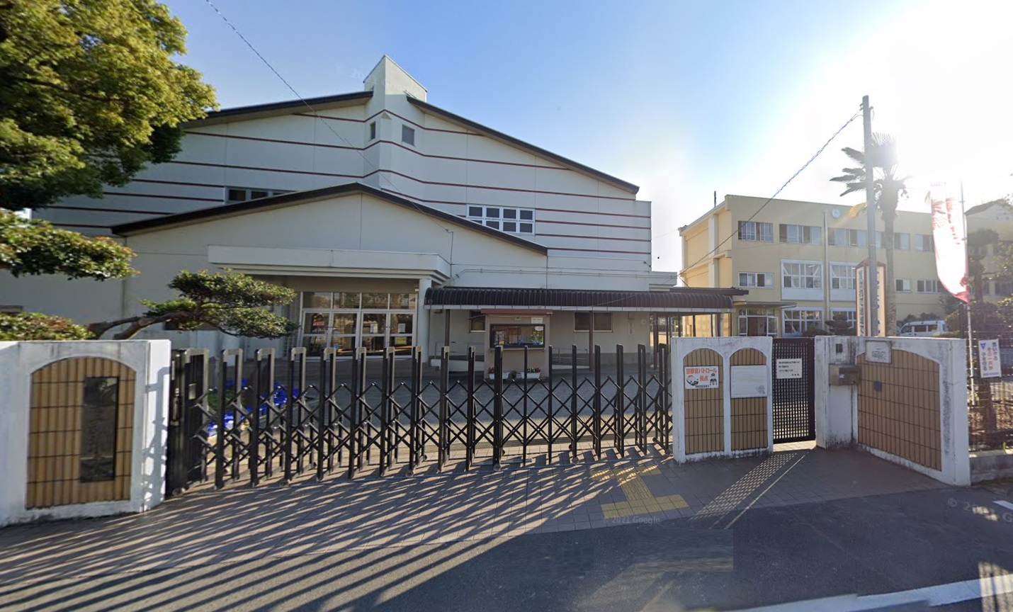 小学校　羽曳野市立西浦小学校（小学校）まで982m