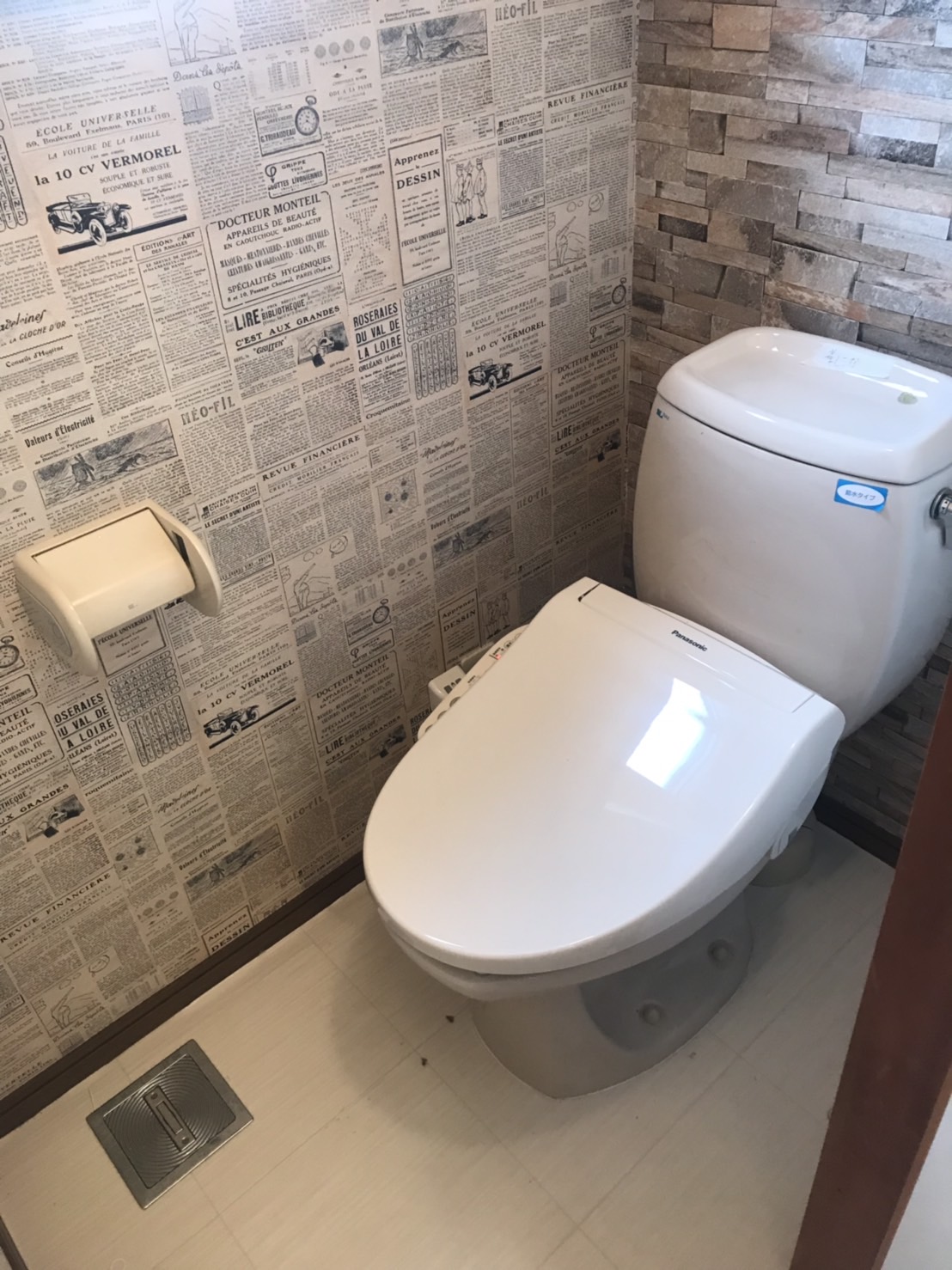 トイレ　温水洗浄付便座(トイレに窓あり)