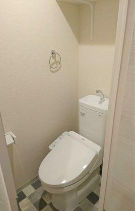 トイレ　温水洗浄便座付き