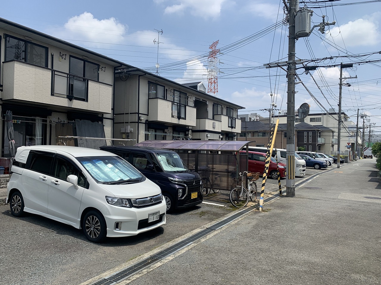 【豊中市利倉のアパートの駐車場】