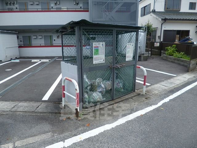 【大津市平津のマンションの駐車場】