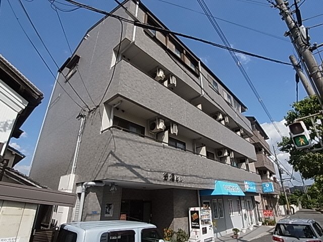 奈良市三碓のマンションの建物外観