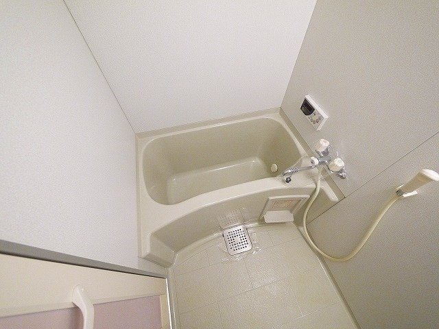 バス・シャワールーム　コンパクトな浴室はお掃除もしやすく快適