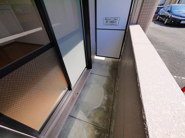 バルコニー　日当たりのよいバルコニーはお洗濯にも活躍します
