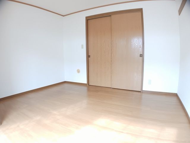 【姫路市飾磨区英賀東町のアパートの居室・リビング】