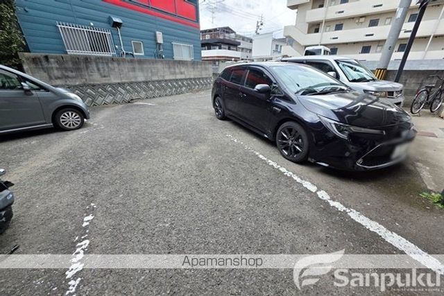 駐車場　駐車場
