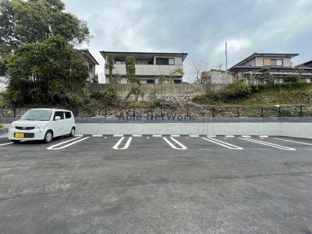 【島原市萩が丘のアパートの駐車場】