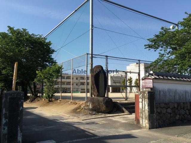 【島原市萩が丘のアパートの小学校】