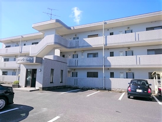 霧島市隼人町見次のマンションの建物外観