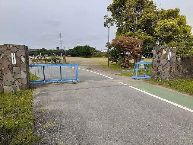 【君津市貞元のアパートの小学校】