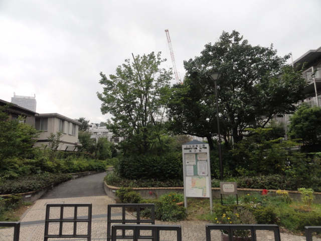 【レジディアタワー上池袋の公園】