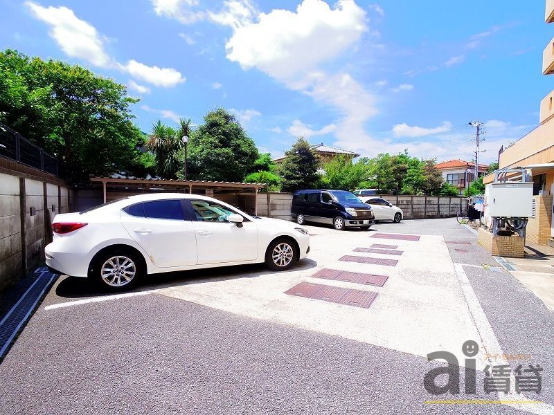 【東村山市野口町のマンションの駐車場】