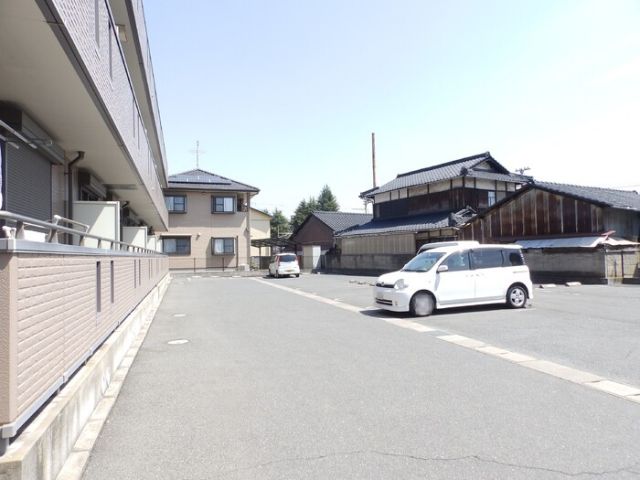 【倉敷市水江のアパートの駐車場】