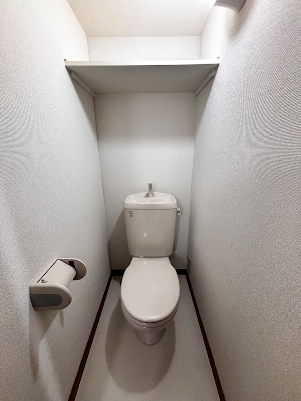 トイレ　写真は別部屋。現状を有姿。