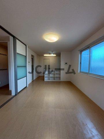 居室・リビング　反転タイプの部屋の写真です