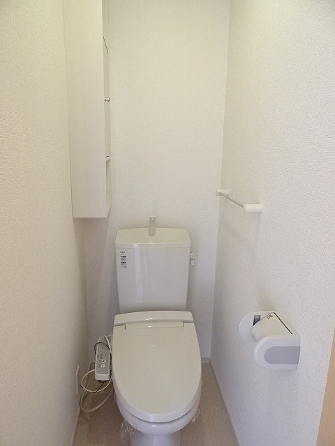 トイレ　ウォシュレット完備です。