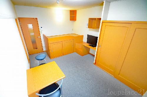 居室・リビング　大型家電設置済みのお部屋です。