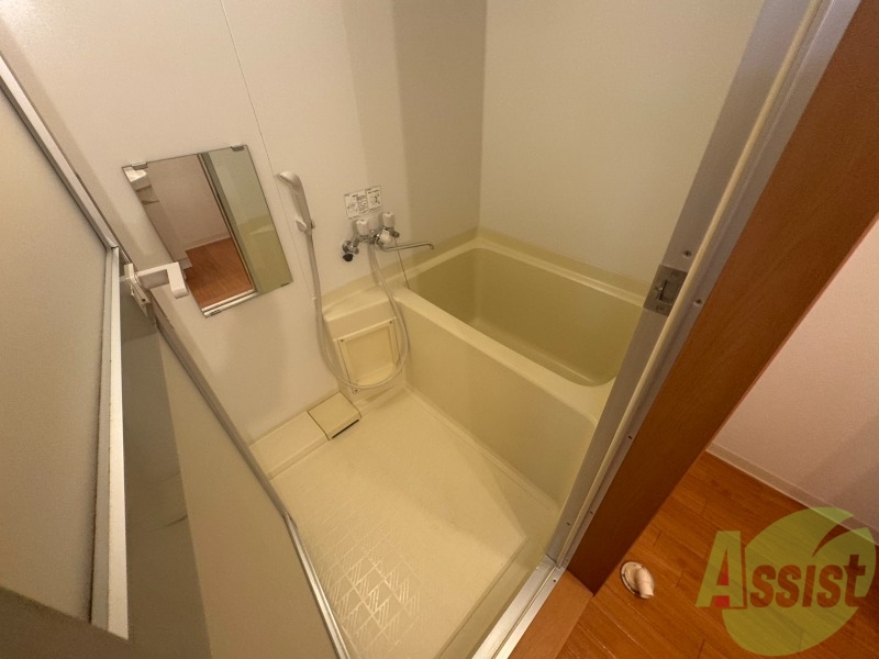 バス・シャワールーム　ユニットバスです。疲れを癒すのに欠かせませんね！