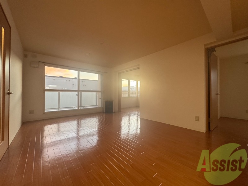 居室・リビング　広くてキレイなお部屋が広がっていて、充実した生活が送れそう。