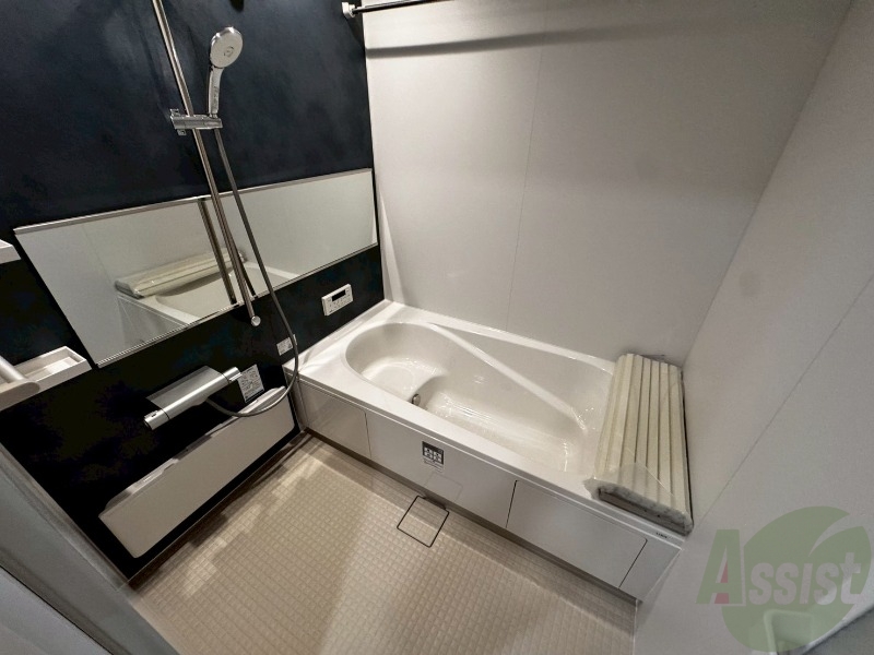 バス・シャワールーム　こちらはお風呂です。毎日の疲れをさっぱり流しましょう。