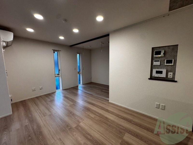 居室・リビング　こちらはリビングです。日差しが差し込んでいて明るいです。