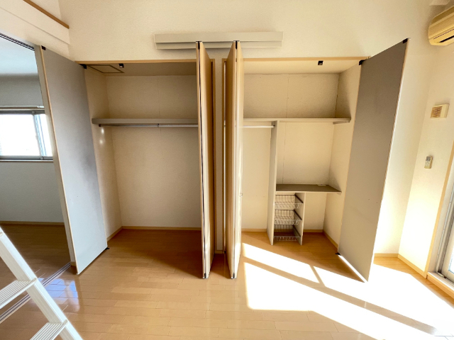 収納　洋室にクローゼット２か所