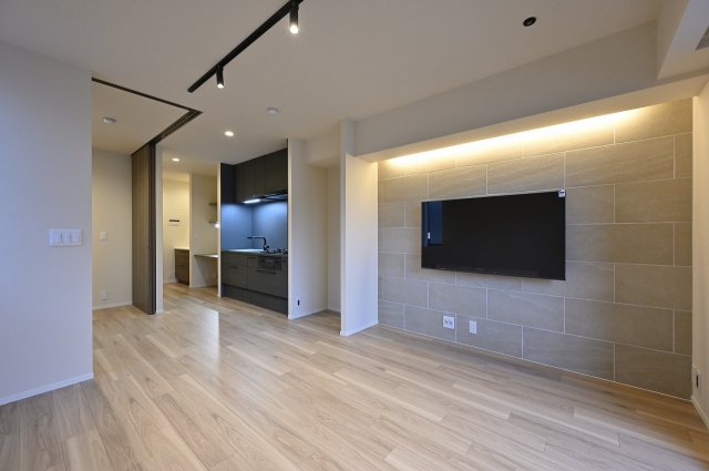 居室・リビング　室内イメージパース　※壁掛けテレビ以外は実際の部屋には付きま