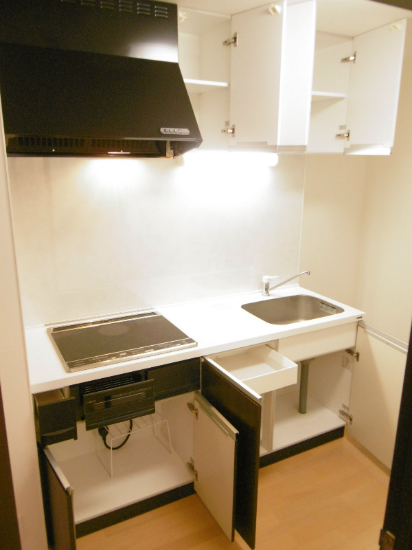 キッチン　上下に収納スペースがたっぷり