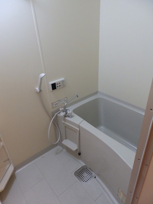 バス・シャワールーム　浴室・追い焚き機能ついています