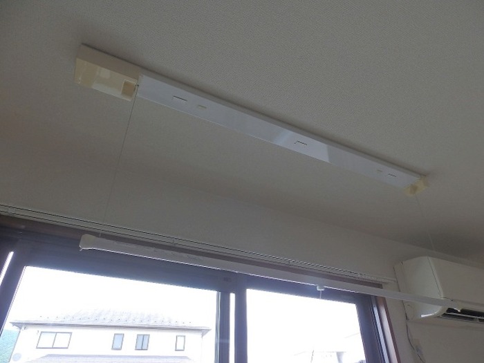 その他　LDKに室内物干しついています