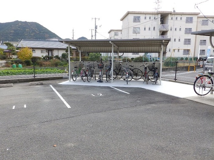 その他共有部分　屋根付き駐輪場