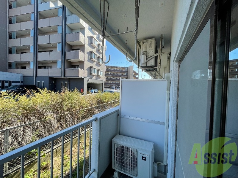 バルコニー　バルコニーは幅が広く洗濯物も干しやすそうです。