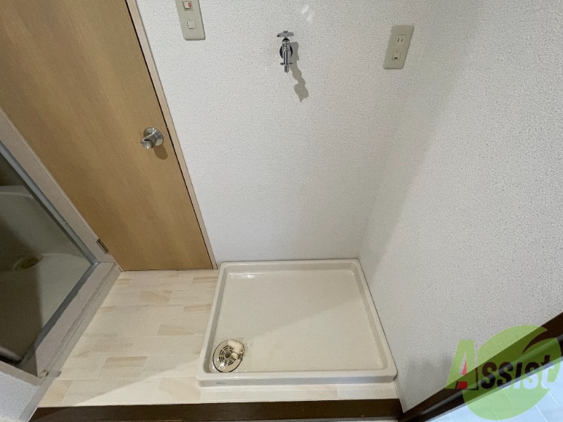 その他設備　洗濯パンが設置されており洗濯機も問題なく設置出来そうですね。