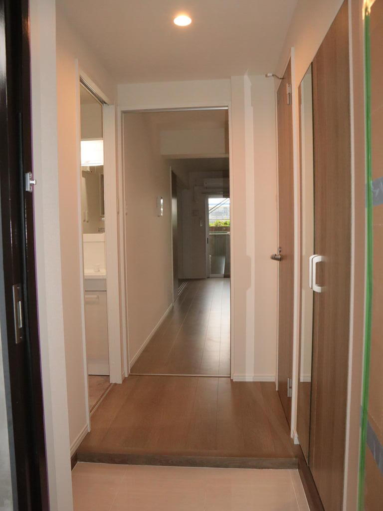 玄関　同一間取りの別部屋の写真です