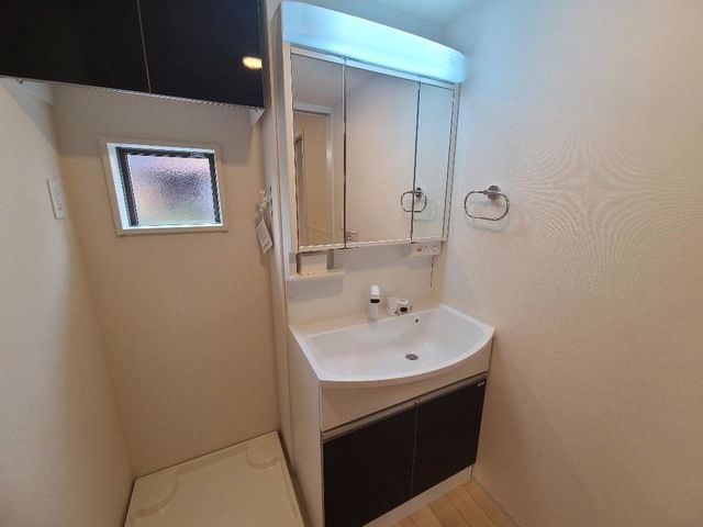 洗面設備　スペースが確保できる洗面所です