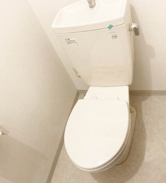 トイレ　★コンセント有、温水洗浄便座取り付け可能★