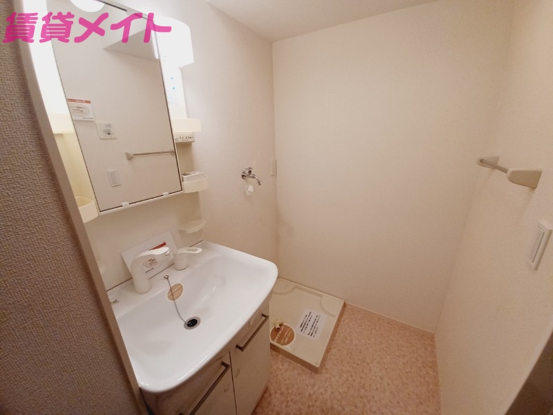 洗面設備　同物件別室反転タイプ画像