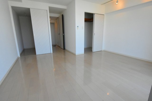 居室・リビング　11帖の広い洋室です♪