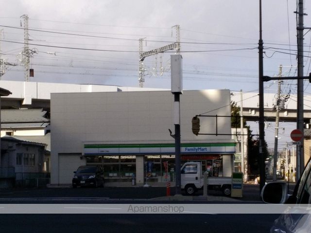 コンビニ　ファミリーマート（コンビニ）まで609m
