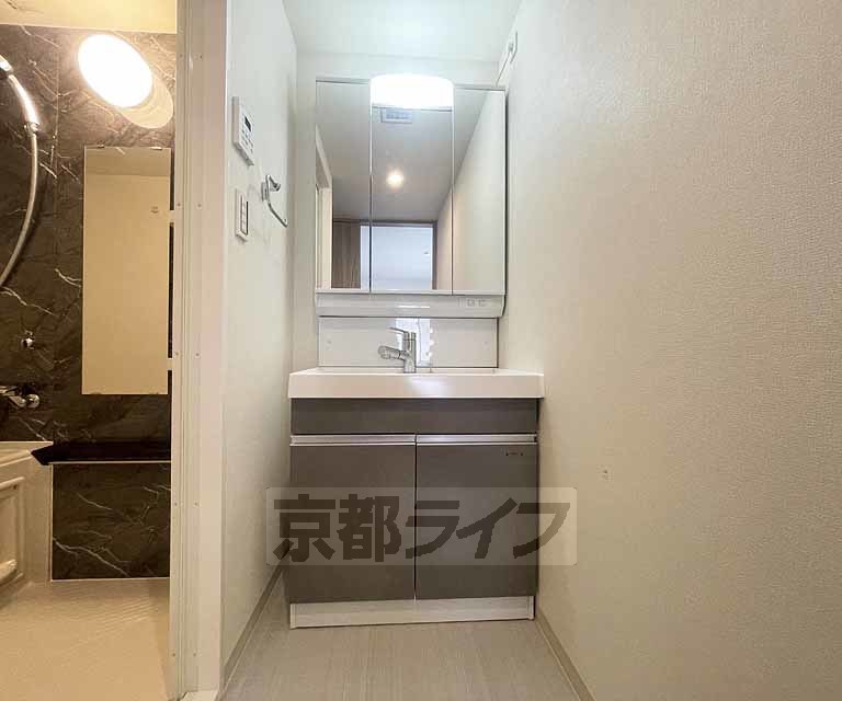 建物外観　・建築中