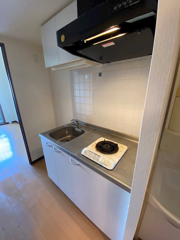 キッチン　違うお部屋の写真です。ご参考ください。