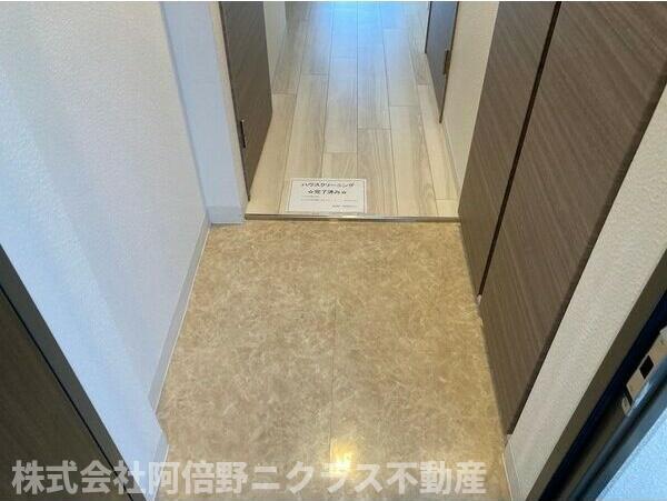 玄関　同建物の参考写真です。