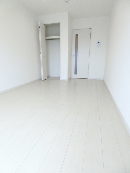 その他部屋・スペース　広々な清潔感のただよう快適な室内です